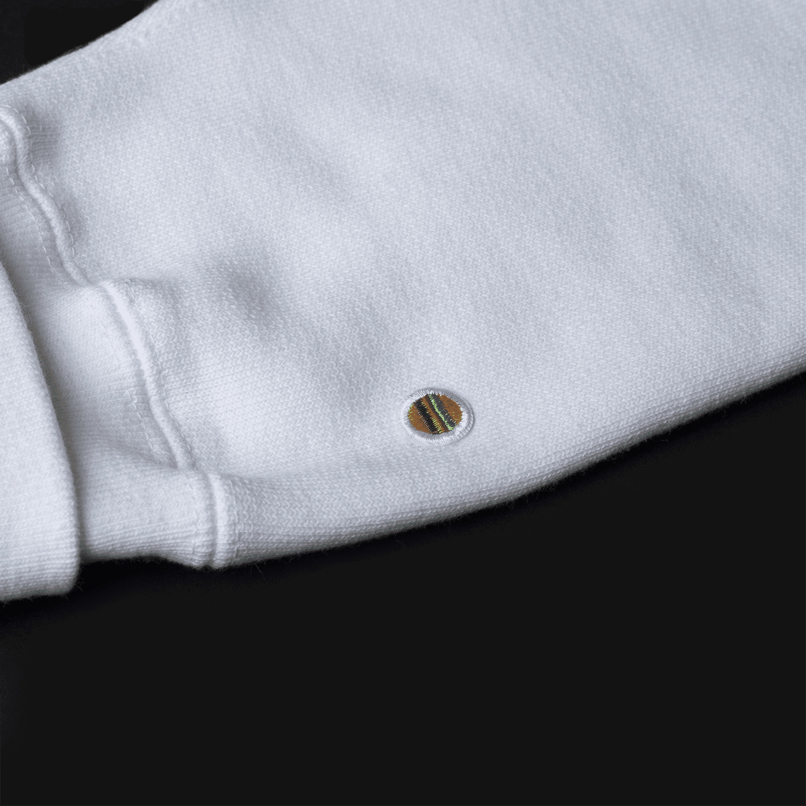 hoodie-white-unotre-sleeve